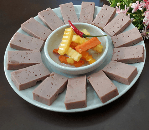 Chả bò Đà Nẵng cắt lát để ăn